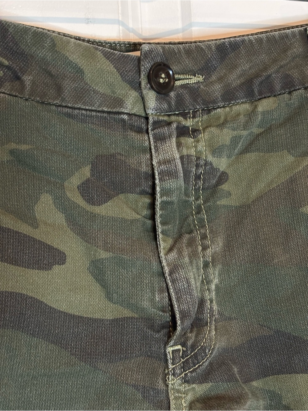 Sundry Camo Red Stripe Cut Off Shorts 28 - Picture 2 of 7